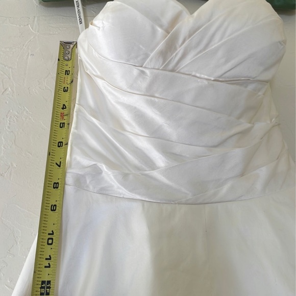 👰‍♀️ Justin Alexander Strapless Wedding Dress 👰🏽 - Picture 9 of 10